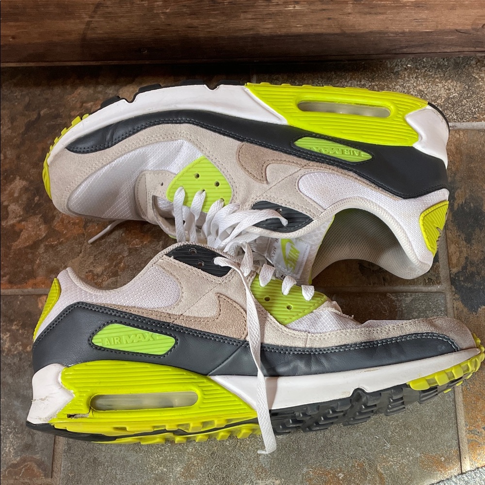 Used Men’s Nike Air Max 90 shoes size 12.5